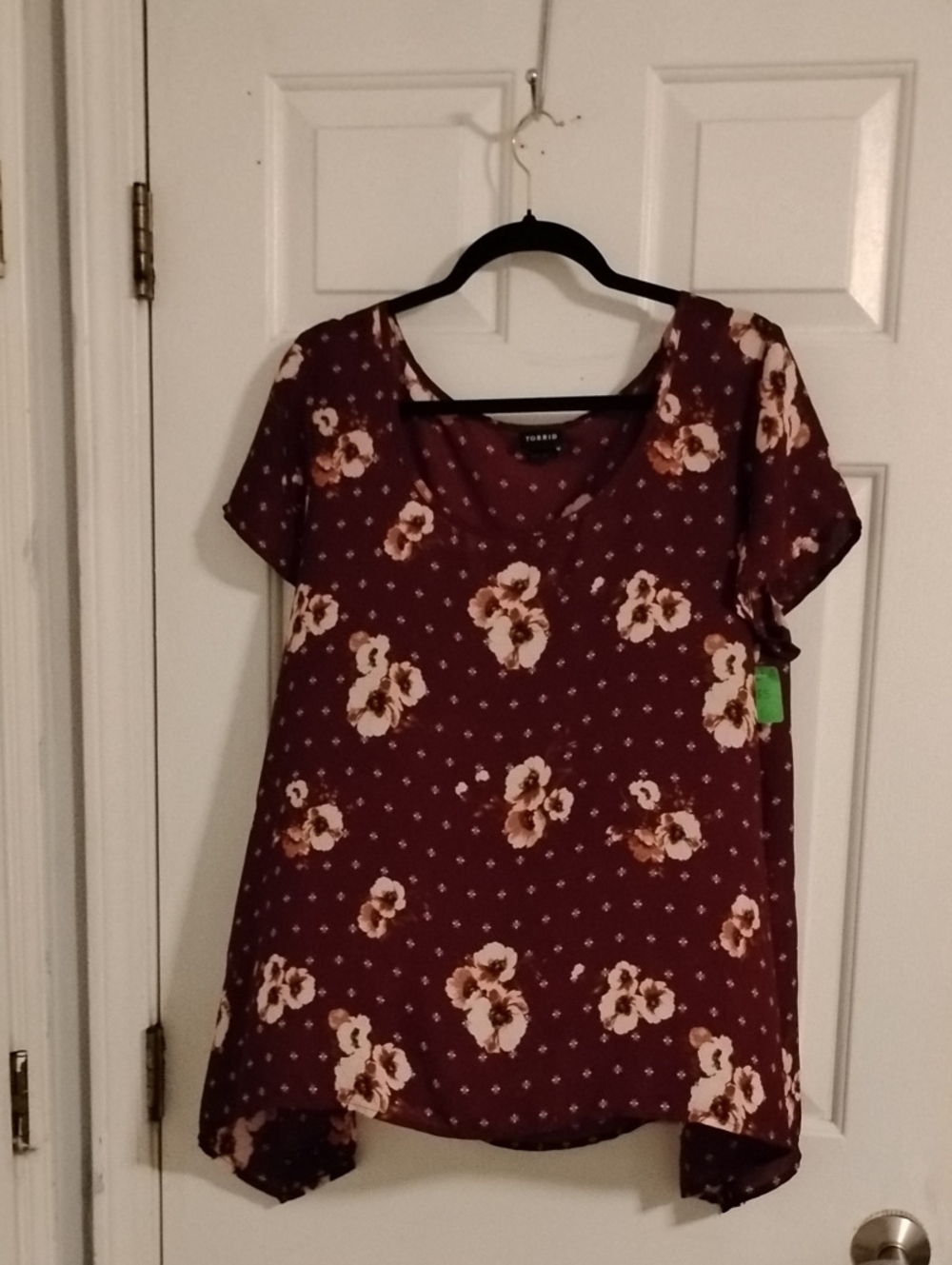 torrid Maroon Floral V-Neck Short Sleeve Blouse